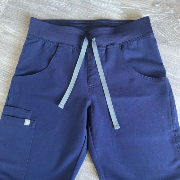 Figs Womens Kade Cargo - Picture 1 of 5